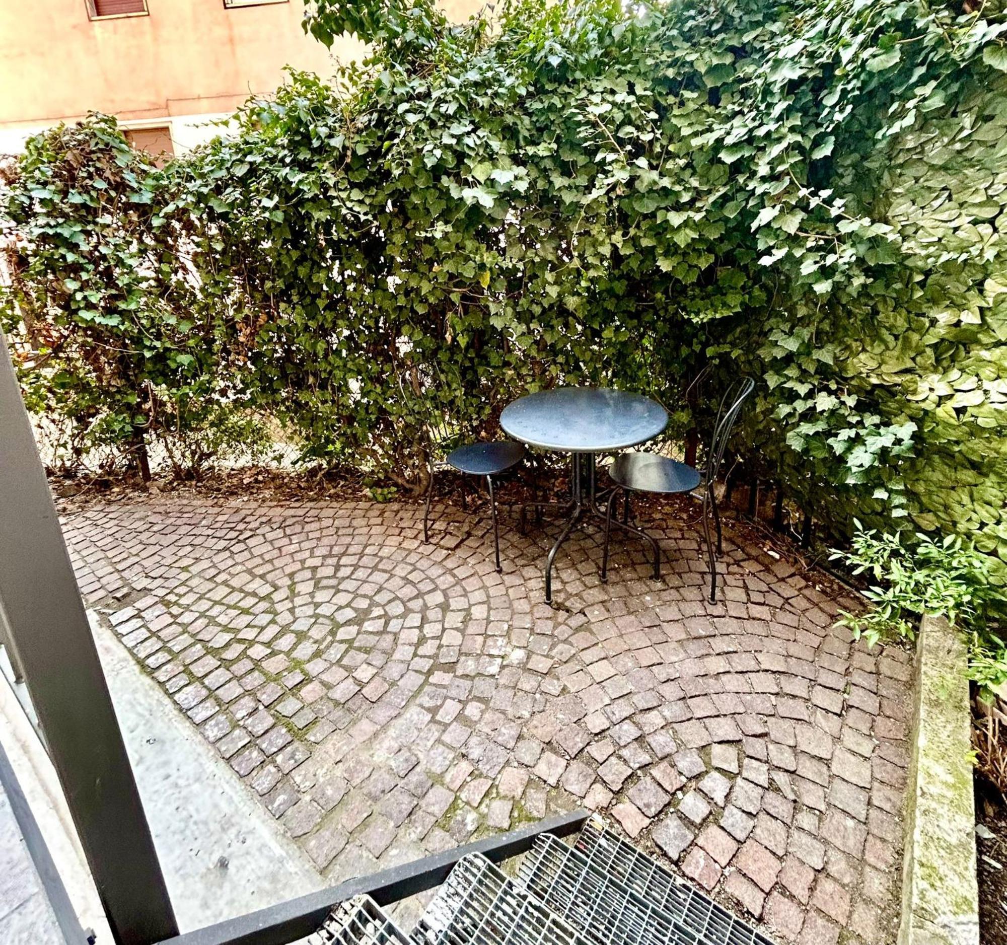 Lovely 2 Room Apartment With Small Garden Milan Exterior photo
