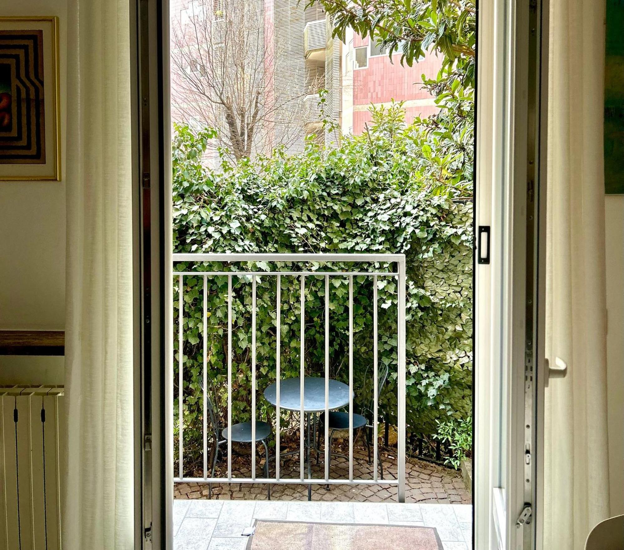 Lovely 2 Room Apartment With Small Garden Milan Exterior photo